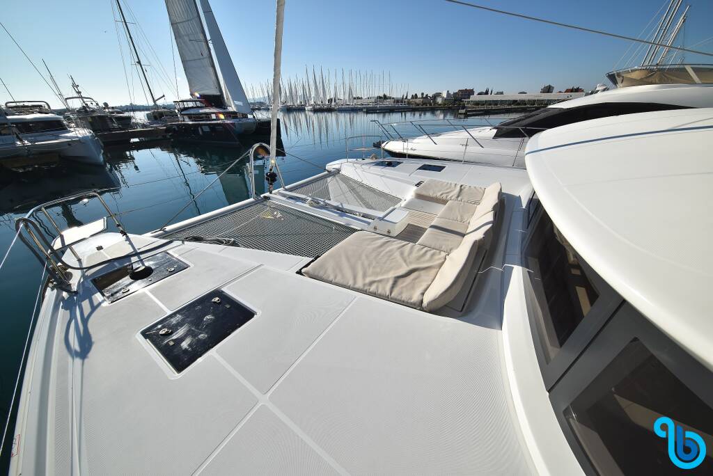 Lagoon 50, Lux