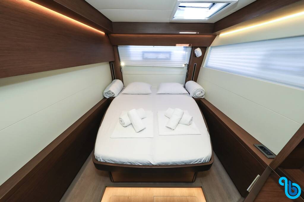 Lagoon 50, Lux