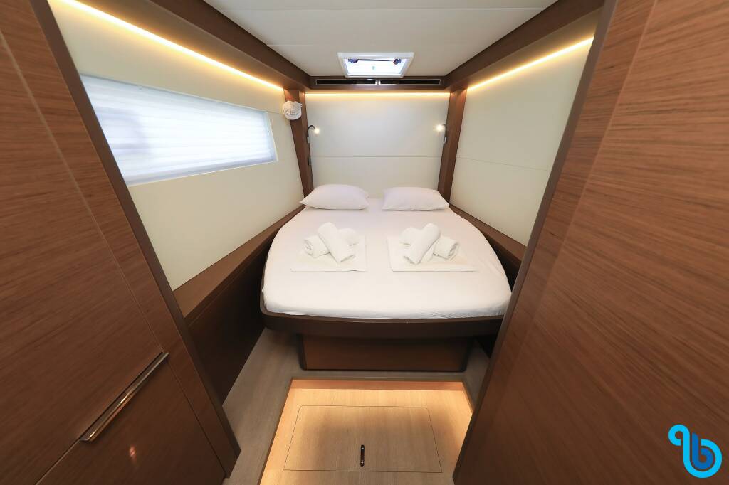 Lagoon 50, Lux