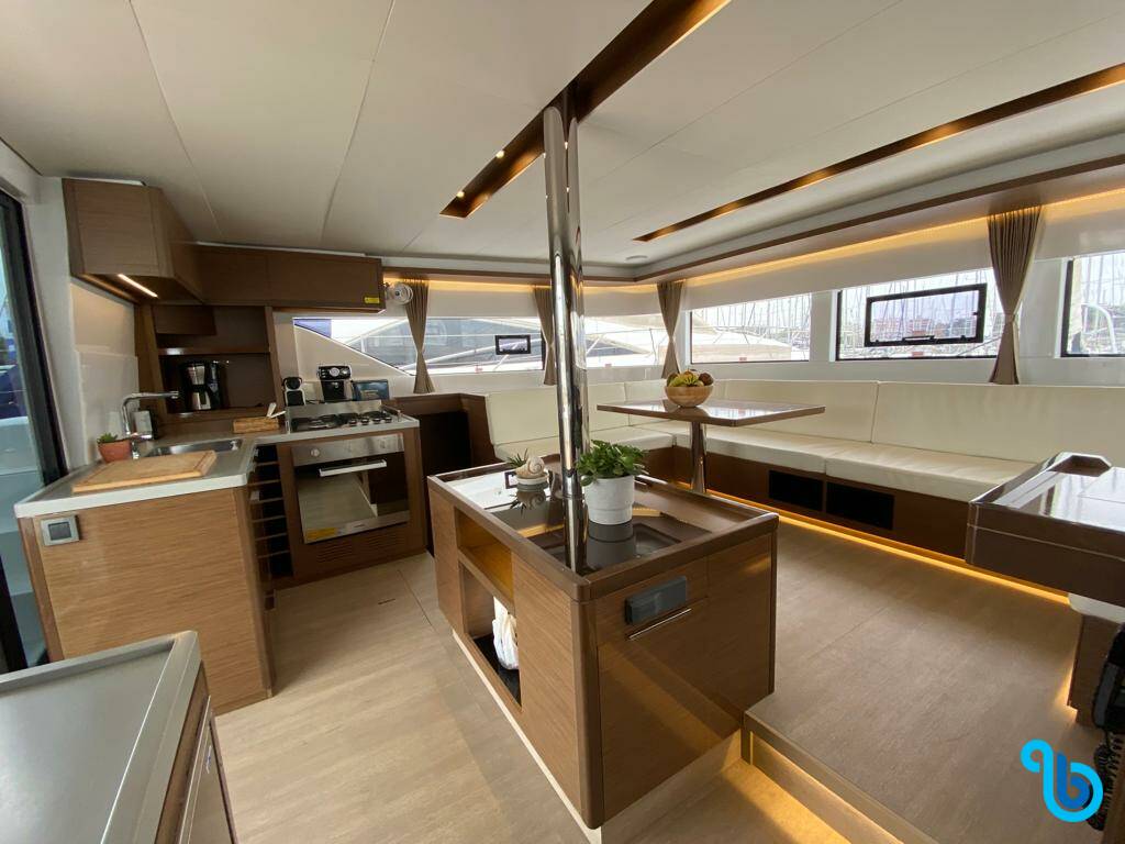 Lagoon 50, VICTORIA (VIP EQUIPPED, Generator, Air-condition, Watermaker, Teak cockpit, Underwater lights, TV, Icemaker, 2 SUP, Wifi) *Skippered only*