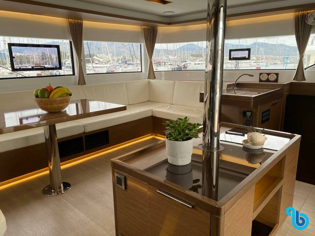 Lagoon 50, VICTORIA (VIP EQUIPPED, Generator, Air-condition, Watermaker, Teak cockpit, Underwater lights, TV, Icemaker, 2 SUP, Wifi) *Skippered only*