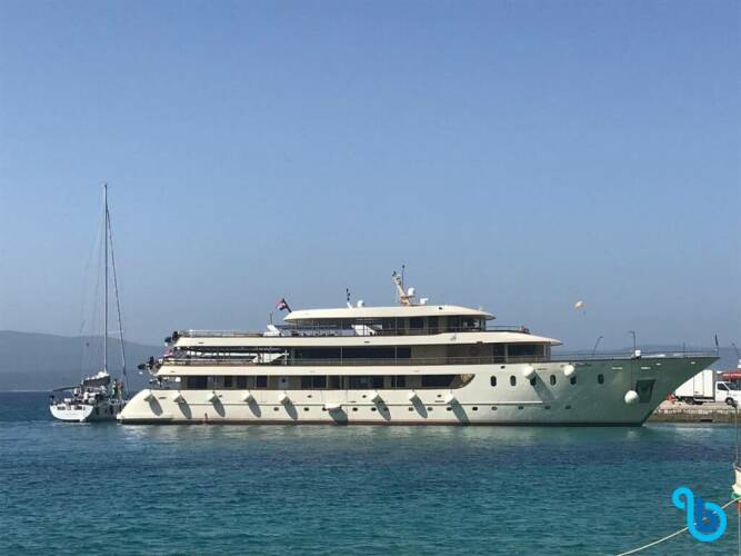 Lastavica Yate de lujo a motor