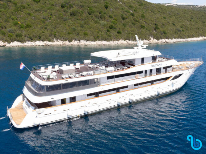 Luxury Motor Yacht, Suzana