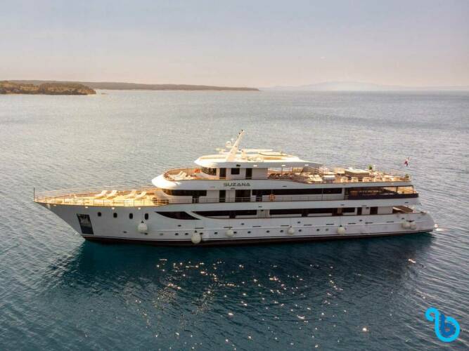 Luxury Motor Yacht, Suzana