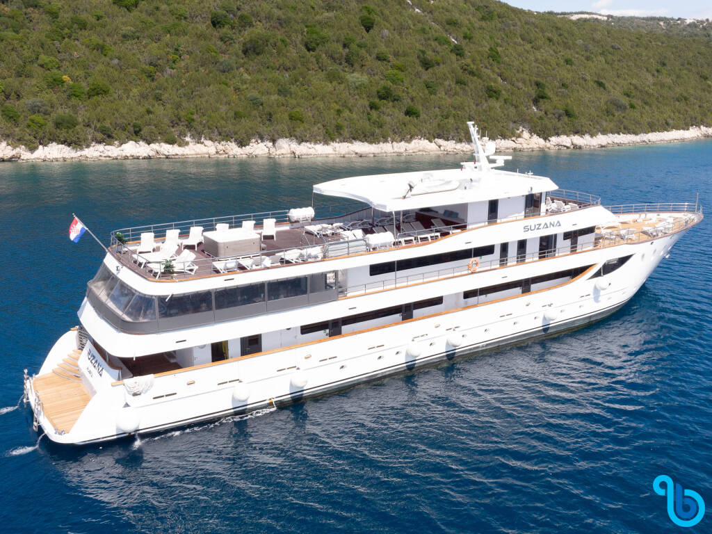 Luxury Motor Yacht, Suzana