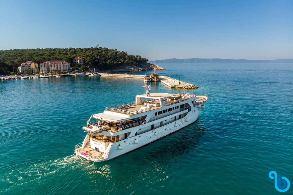 Luxury Motor Yacht, Diamond