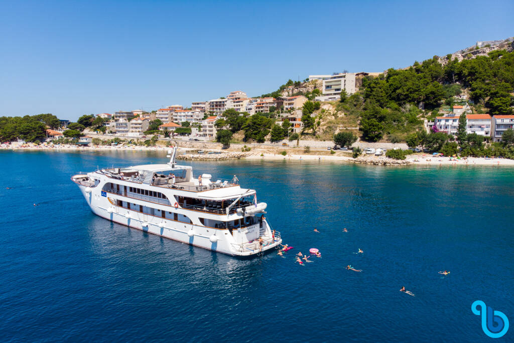 Luxury Motor Yacht, Diamond