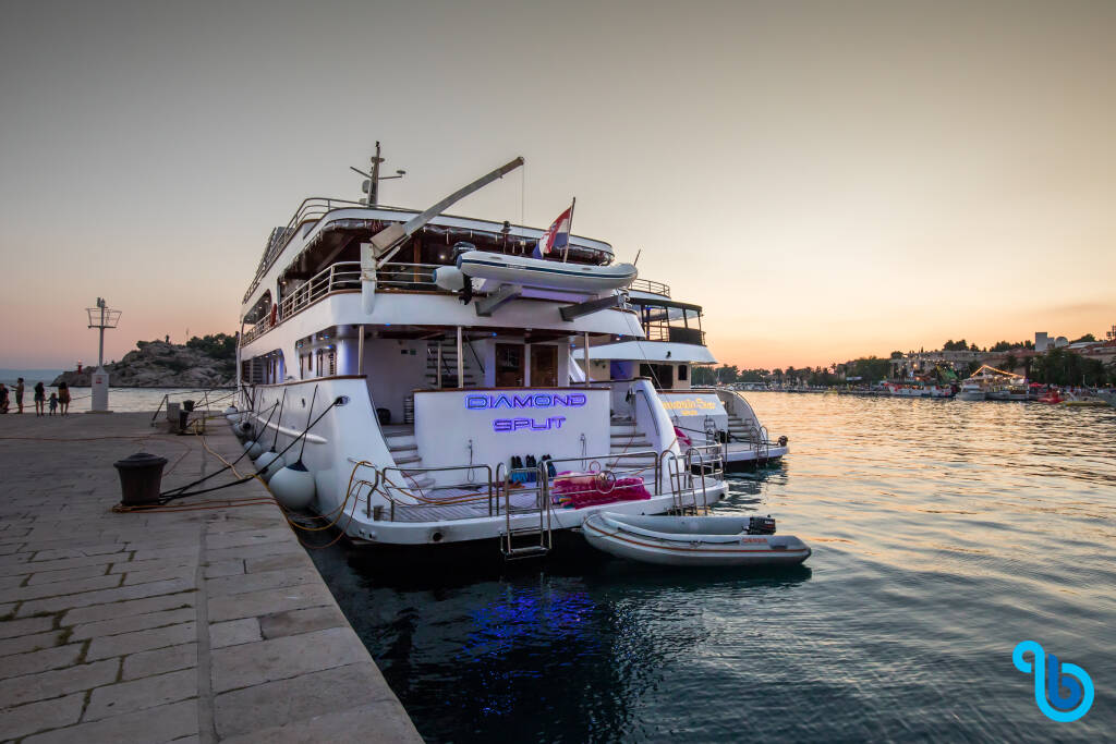 Luxury Motor Yacht, Diamond