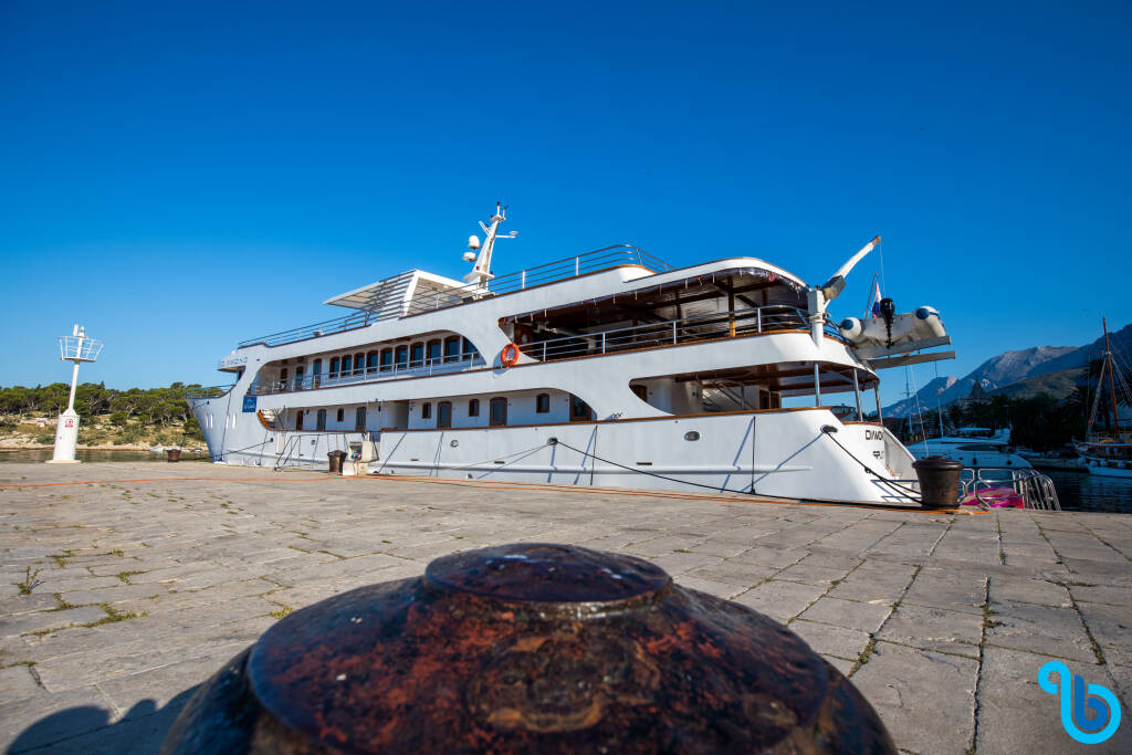 Luxury Motor Yacht, Diamond