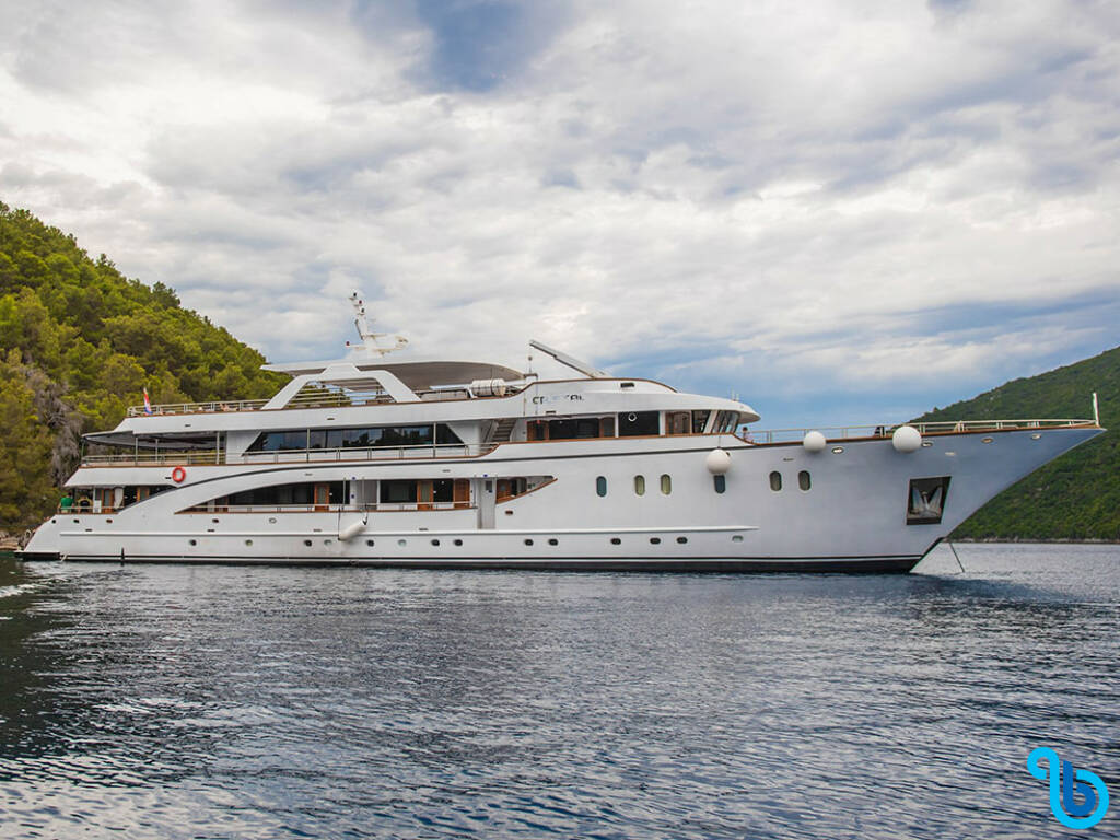 Motoryacht Cristal, Cristal