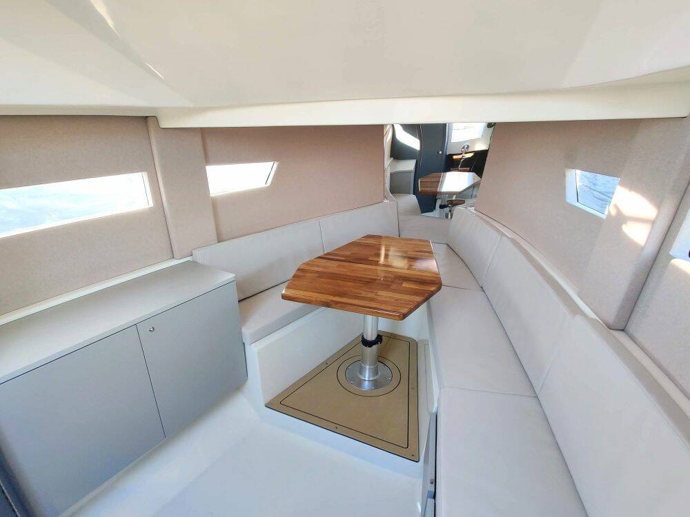 Nuva M9 Cabin, 