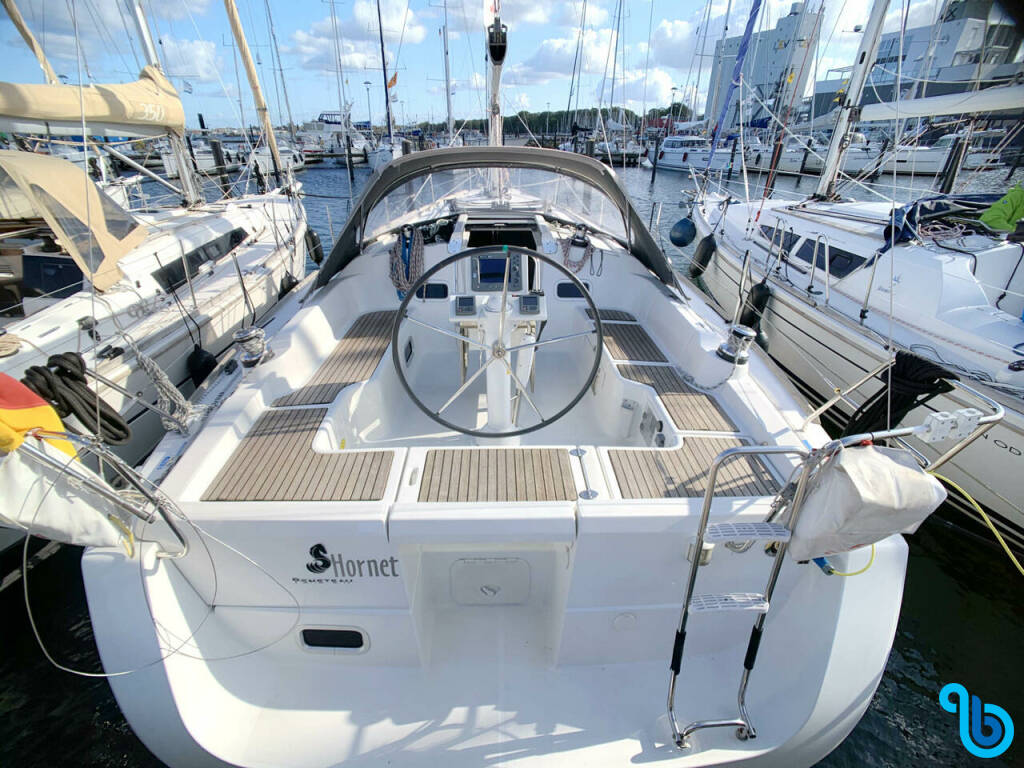 Oceanis 37, Hornet