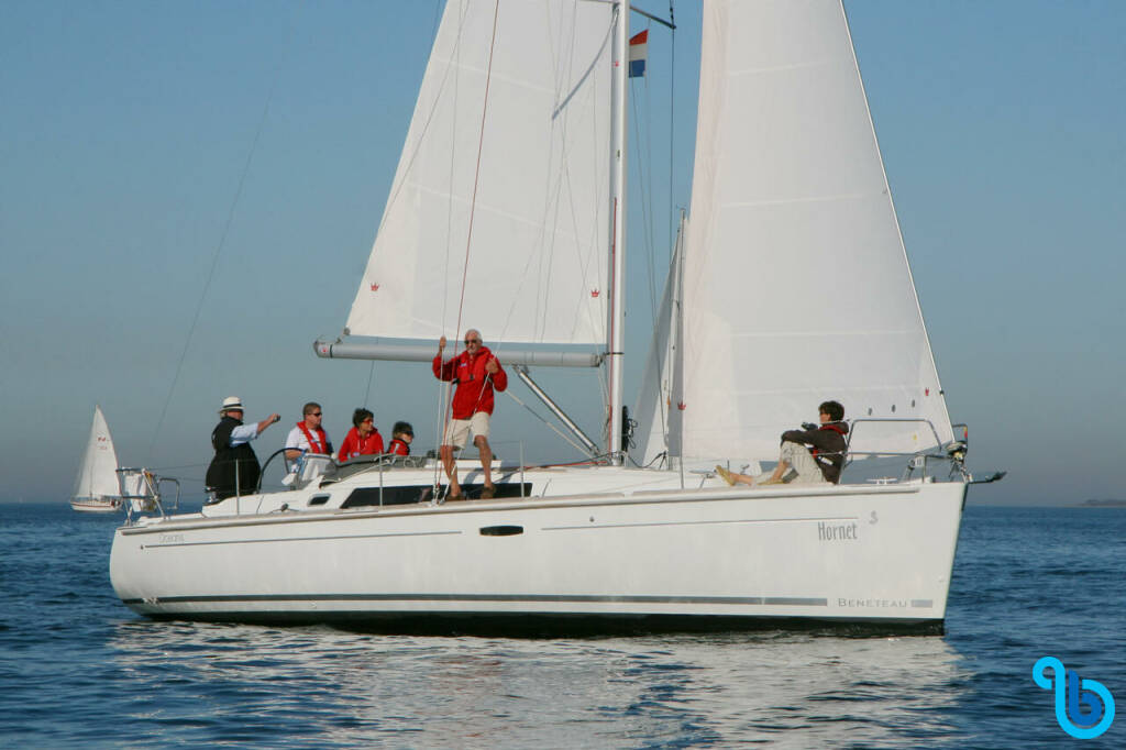 Oceanis 37, Hornet