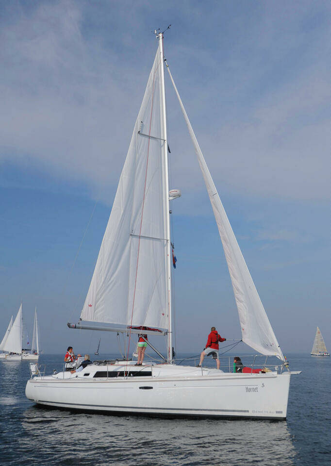 Oceanis 37, Hornet