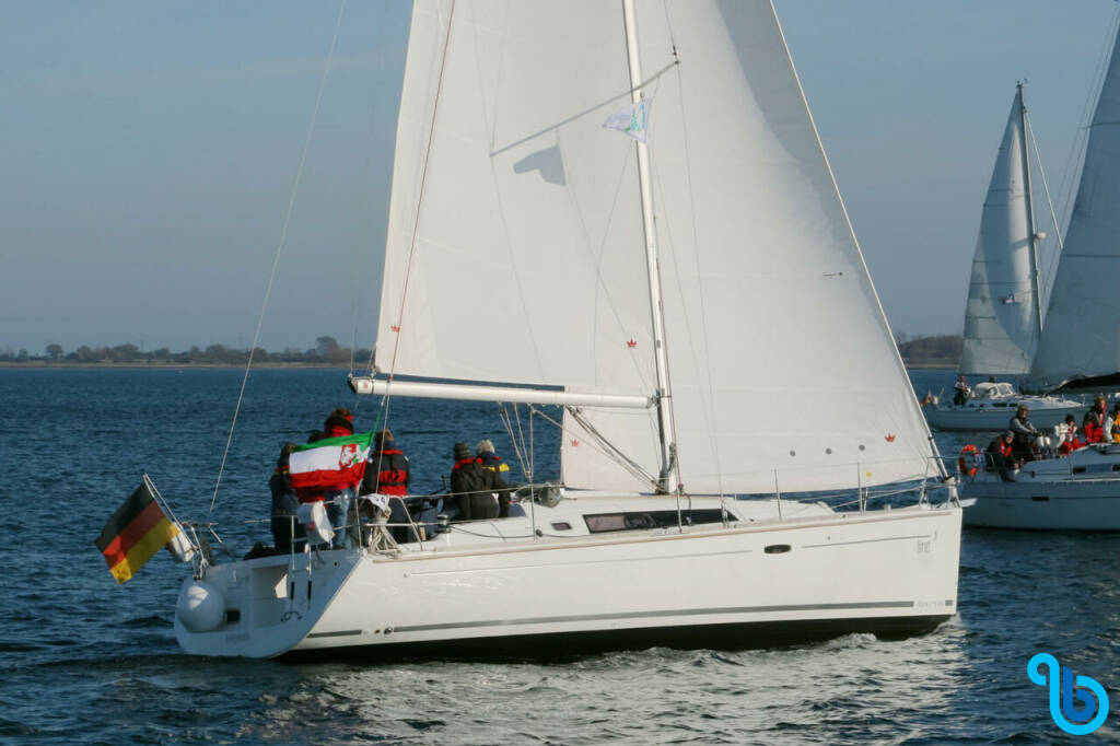 Oceanis 37, Hornet