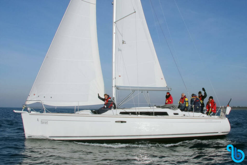 Oceanis 37, Hornet