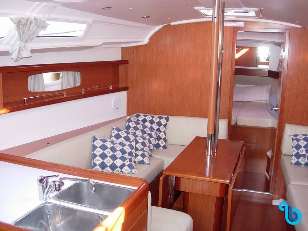 Oceanis 37, Tristania