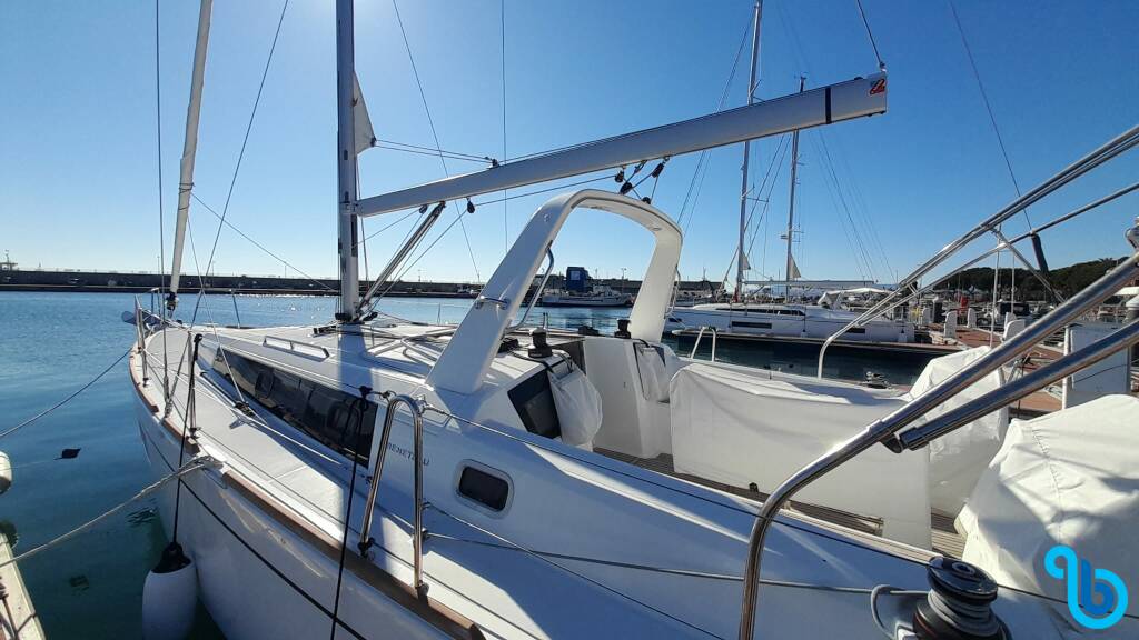 Oceanis 38.1, TRITON