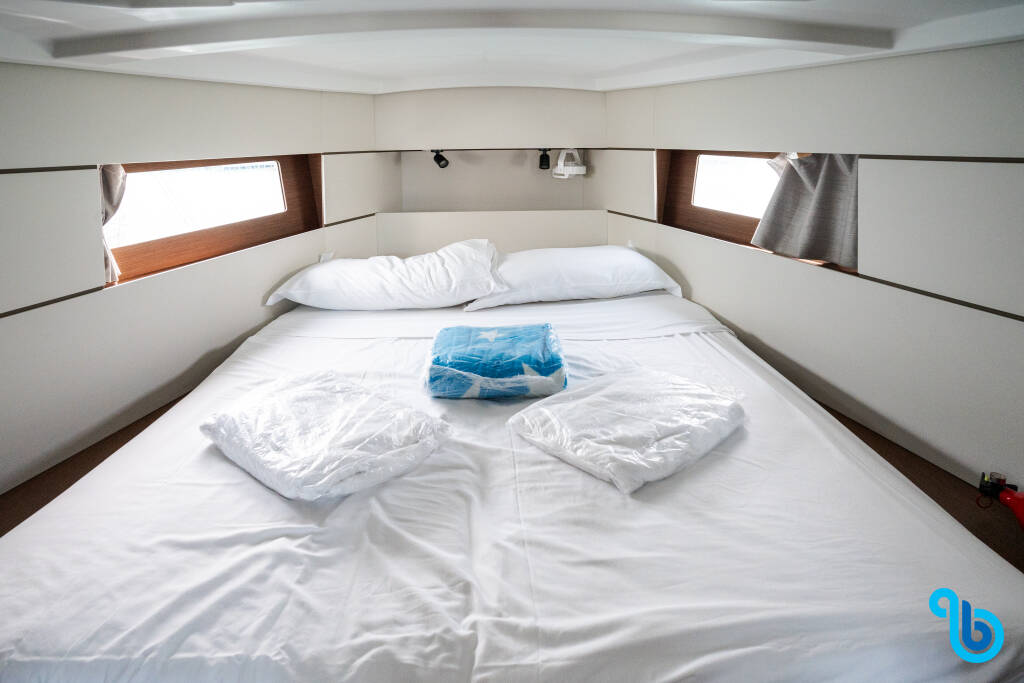 Oceanis 38.1, Meli - Comfort line