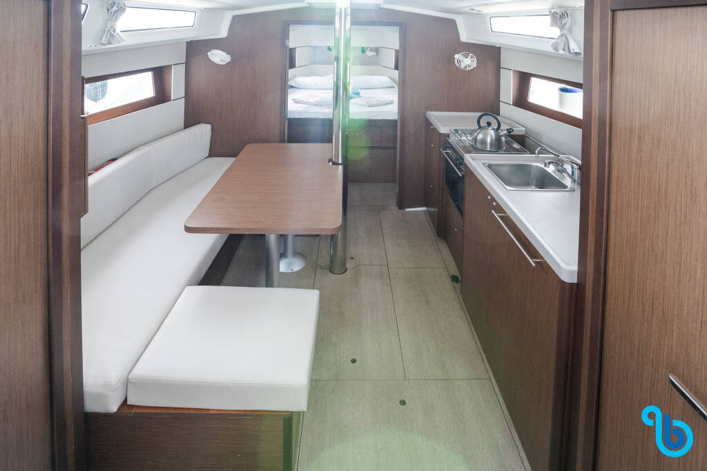 Oceanis 38.1, Meli - Comfort line