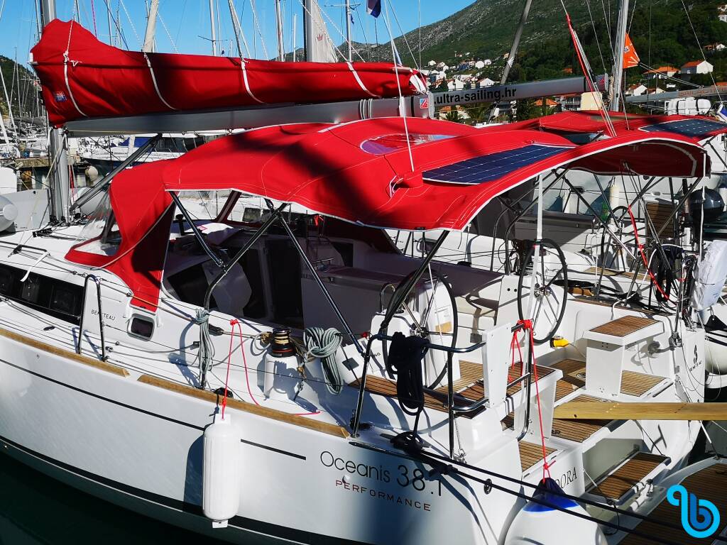 Oceanis 38.1, TeoDora