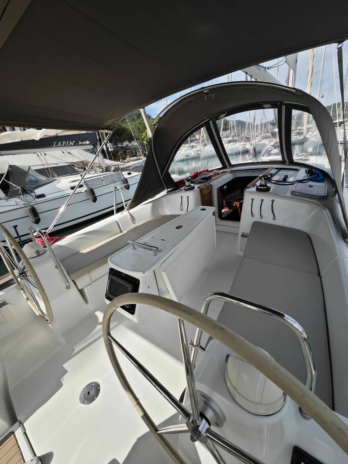 Oceanis 40, Violet