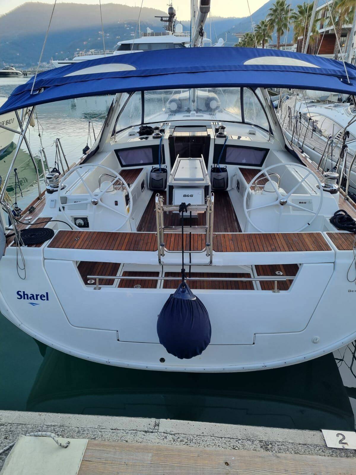 Oceanis 48, Sharel