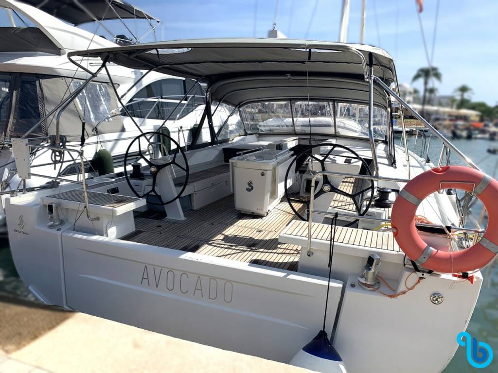 Oceanis 51.1, Avocado