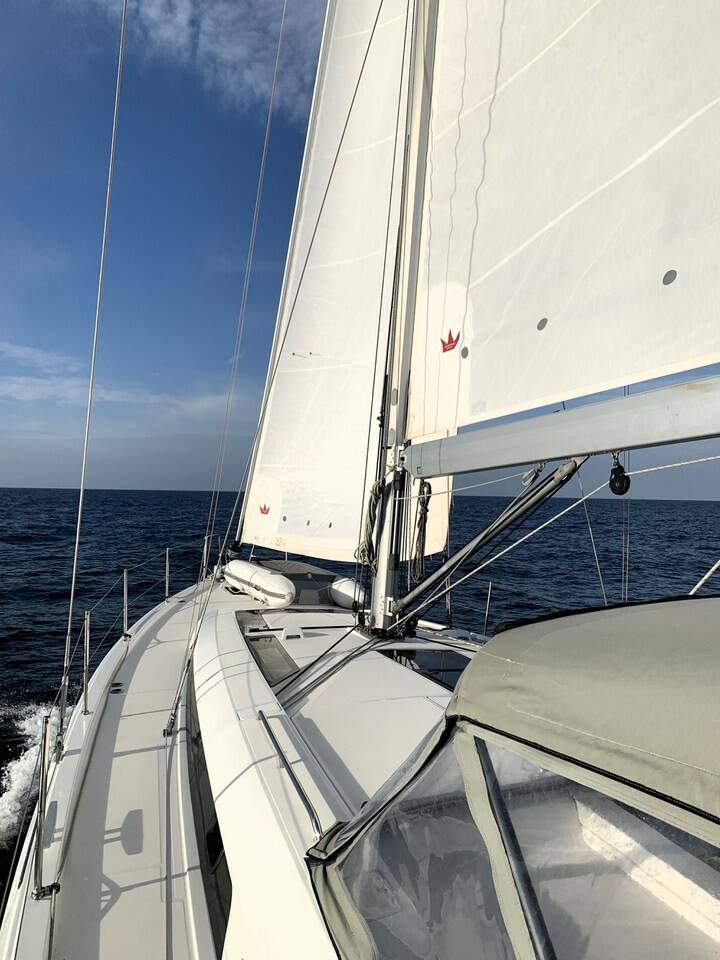 Oceanis 51.1, Avocado