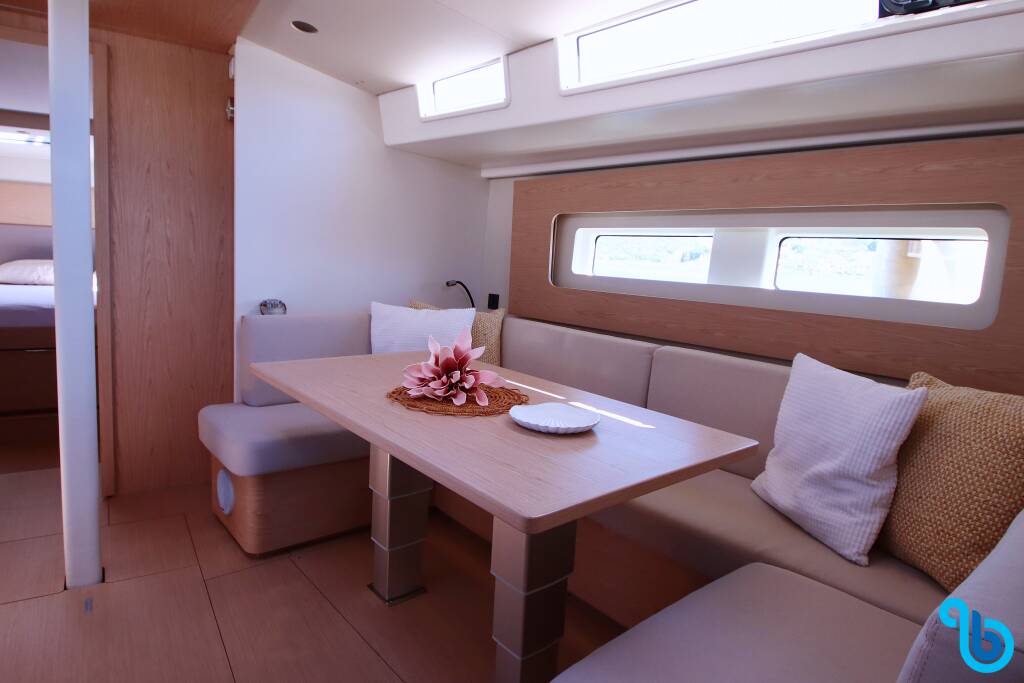 Oceanis Yacht 54, White Bird