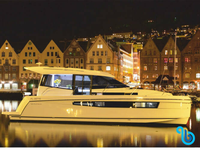 Platinum 989 Platinum 989 Flybridge