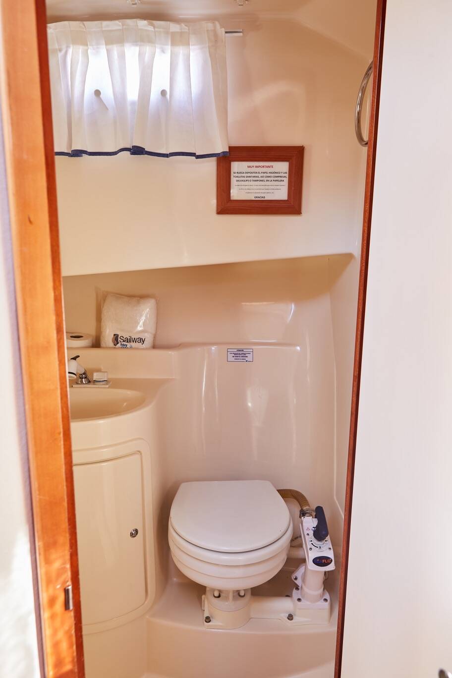 Rodman Fly 870, Tampa Hiru