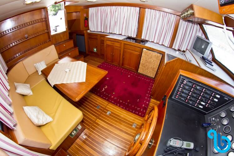 Staryacht 1670, Holiday