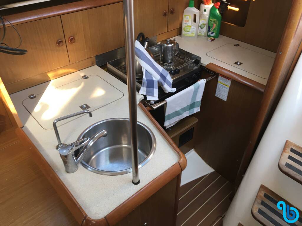 Sun Odyssey 32i, Charoula