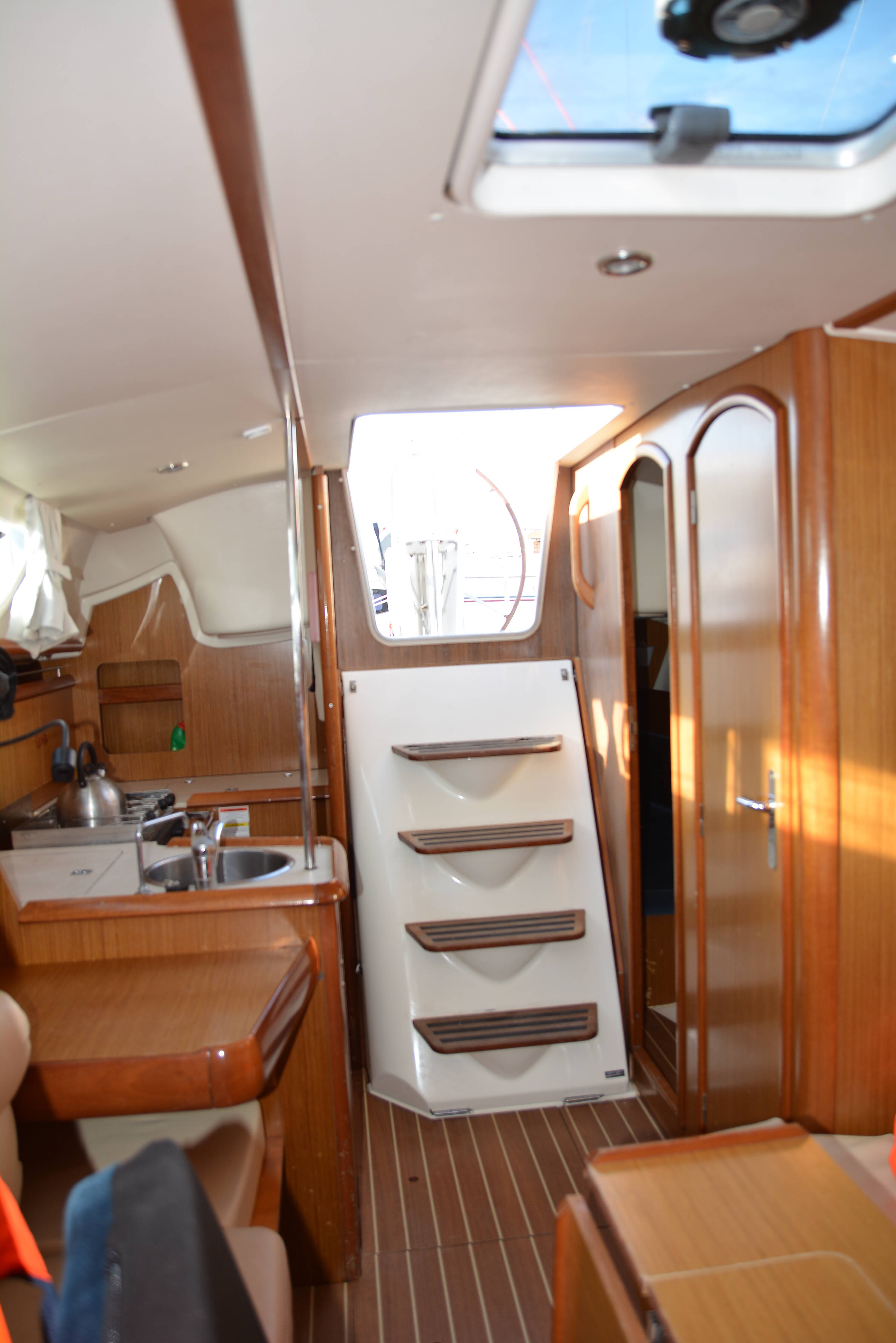 Sun Odyssey 32i, Charoula