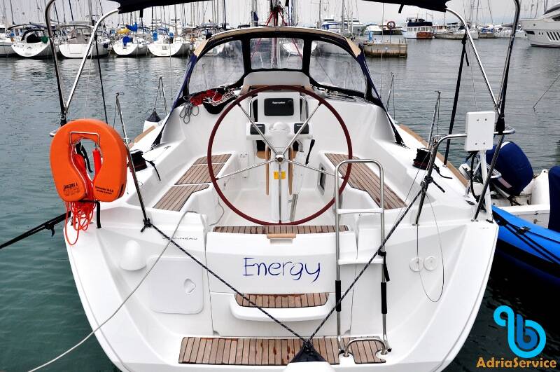 Sun Odyssey 33i, Energy