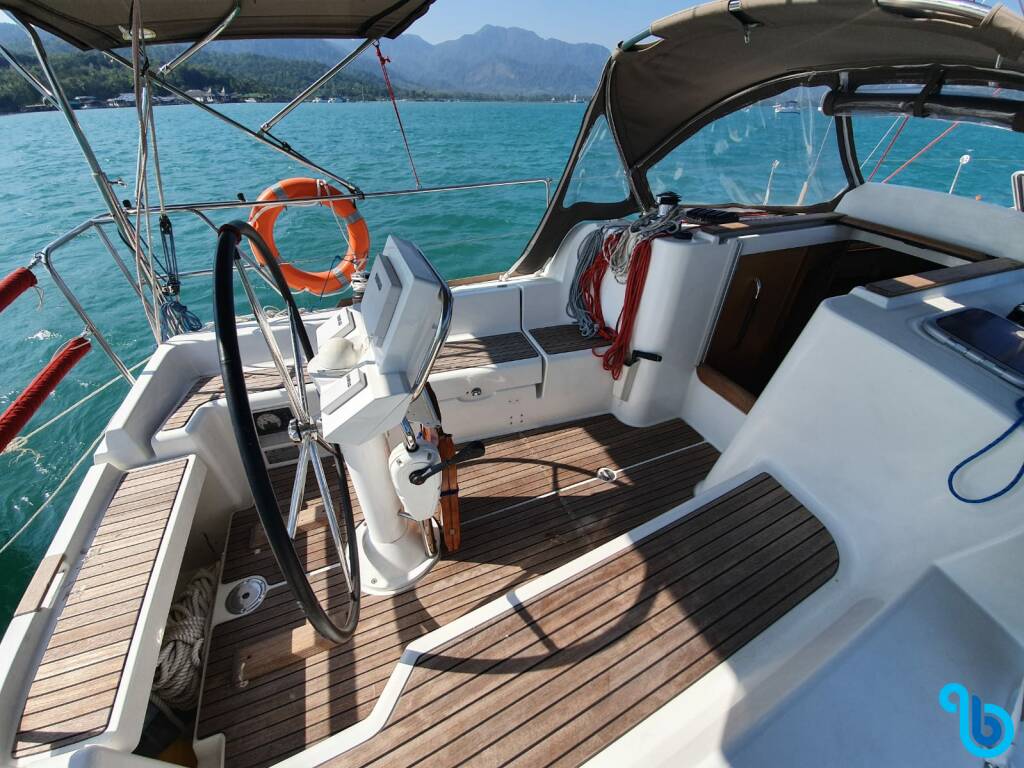 Sun Odyssey 33i, Aqua