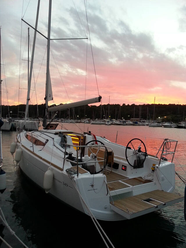 Sun Odyssey 349, GLASSWING