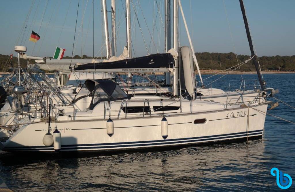 Sun Odyssey 36i, Lyra