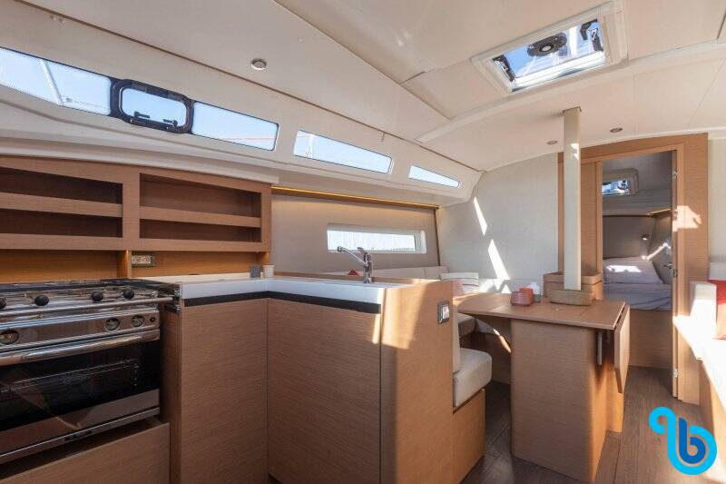 Sun Odyssey 380, 