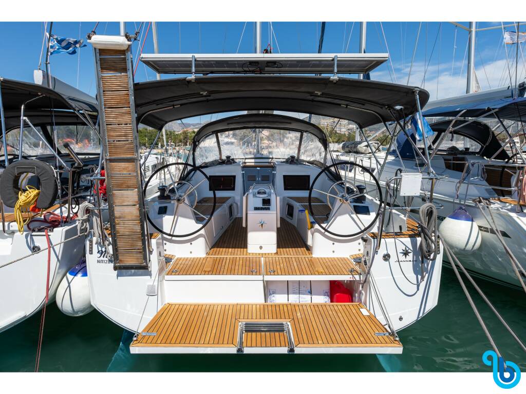 Sun Odyssey 410, Martha  - Bow - Solar & A/C