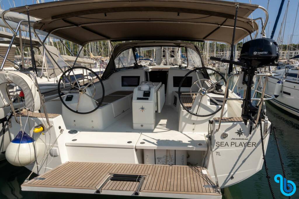 Sun Odyssey 410, PLAYE 