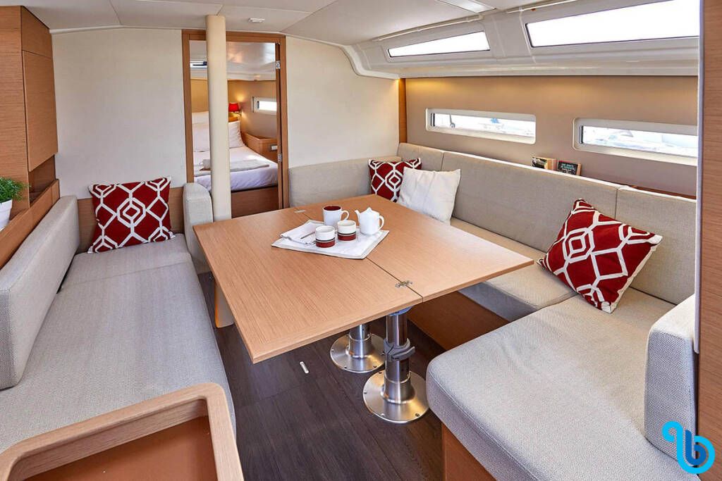 Sun Odyssey 410, Hygge