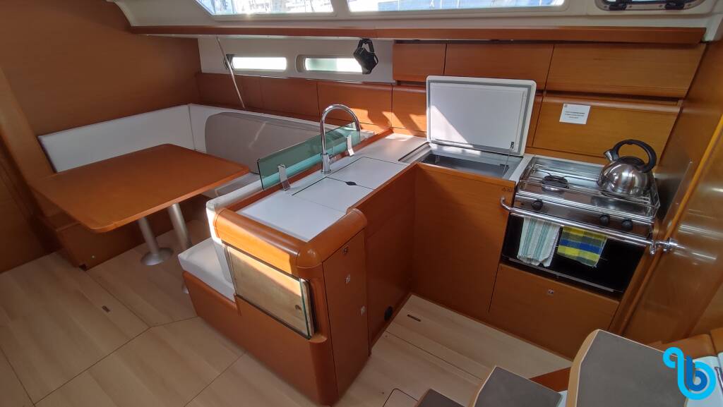 Sun Odyssey 419, Eione