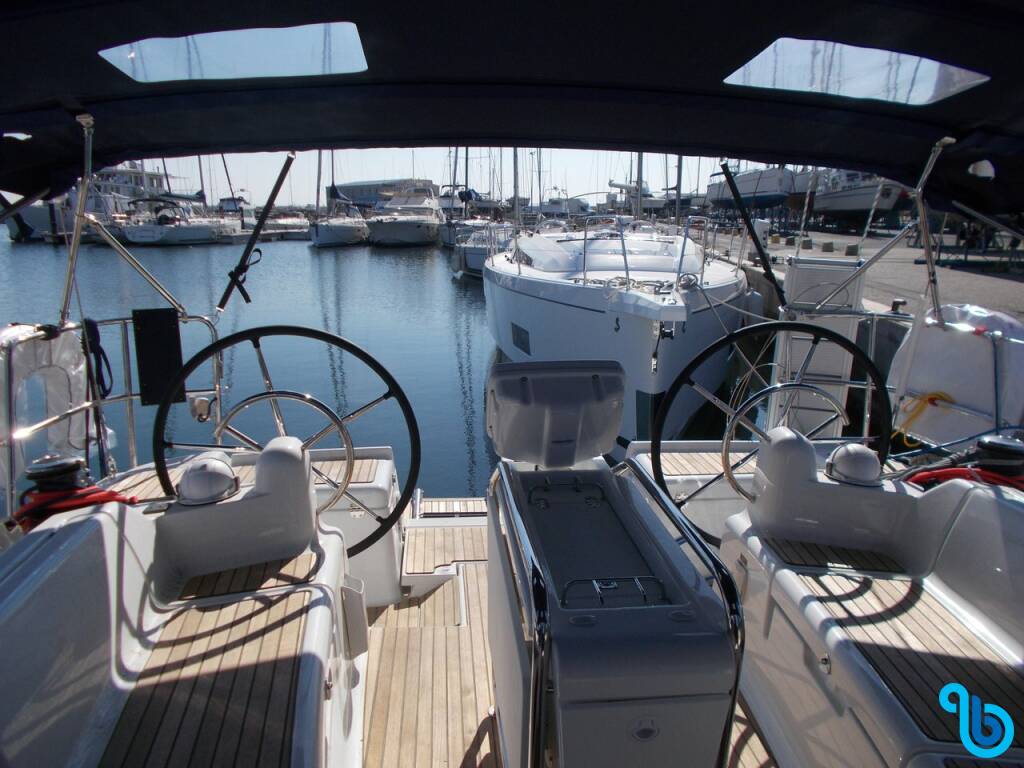 Sun Odyssey 419, 