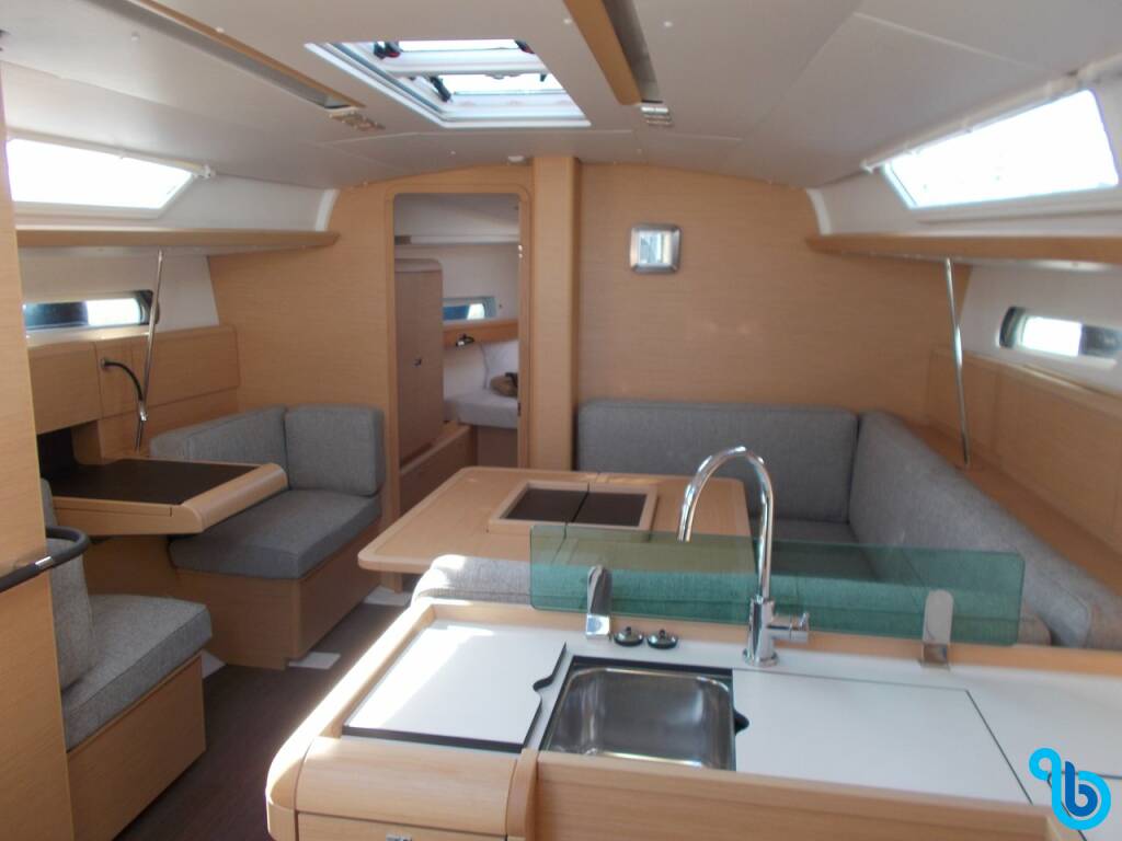 Sun Odyssey 419, 