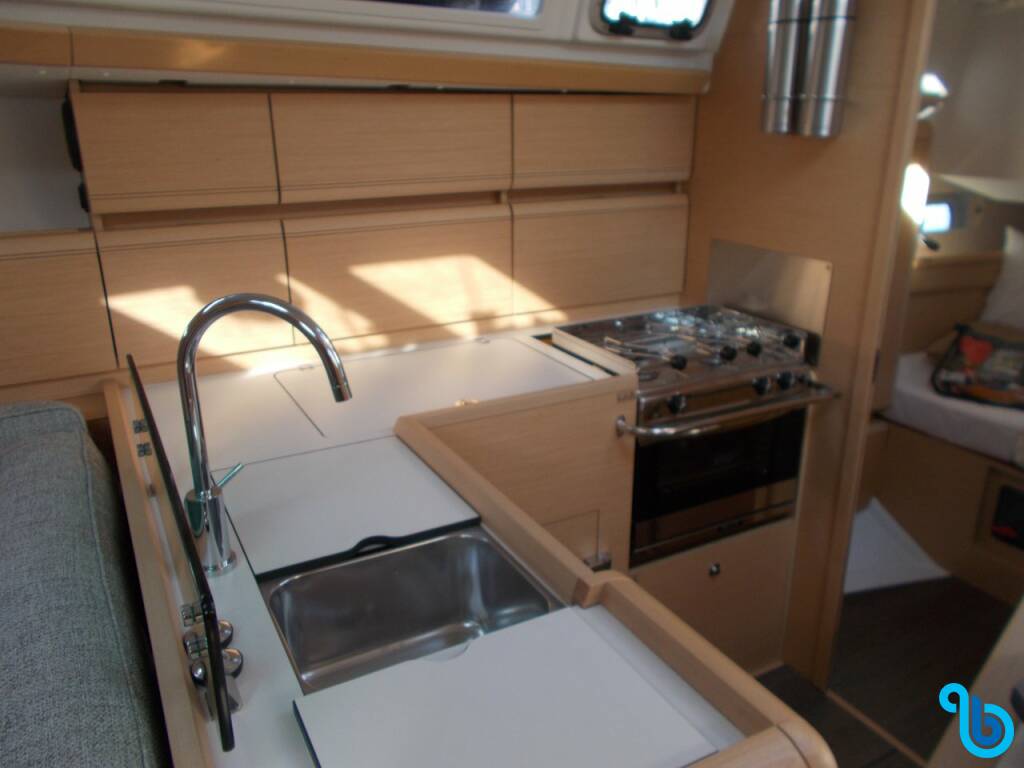 Sun Odyssey 419, 