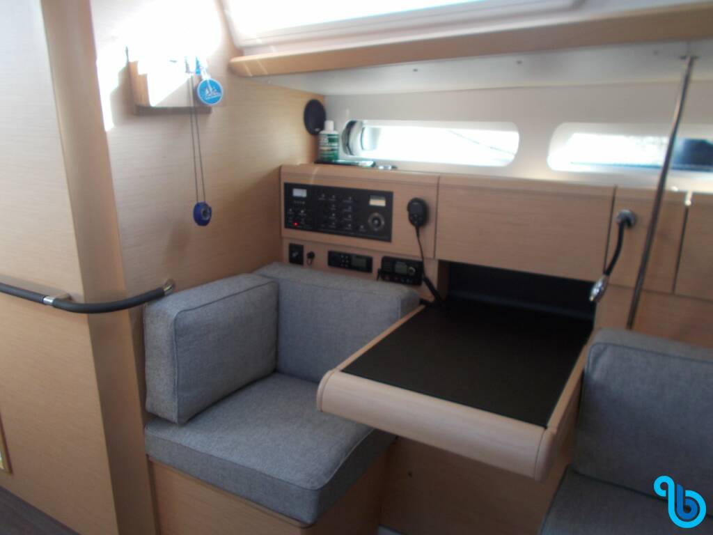 Sun Odyssey 419, 