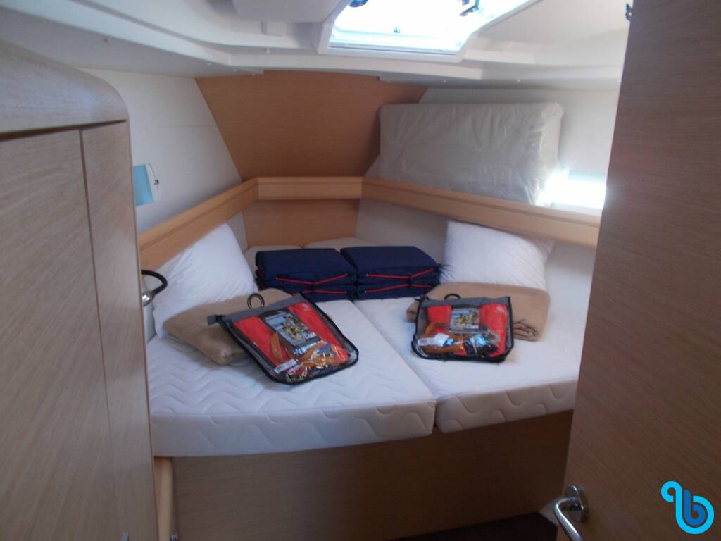 Sun Odyssey 419, 