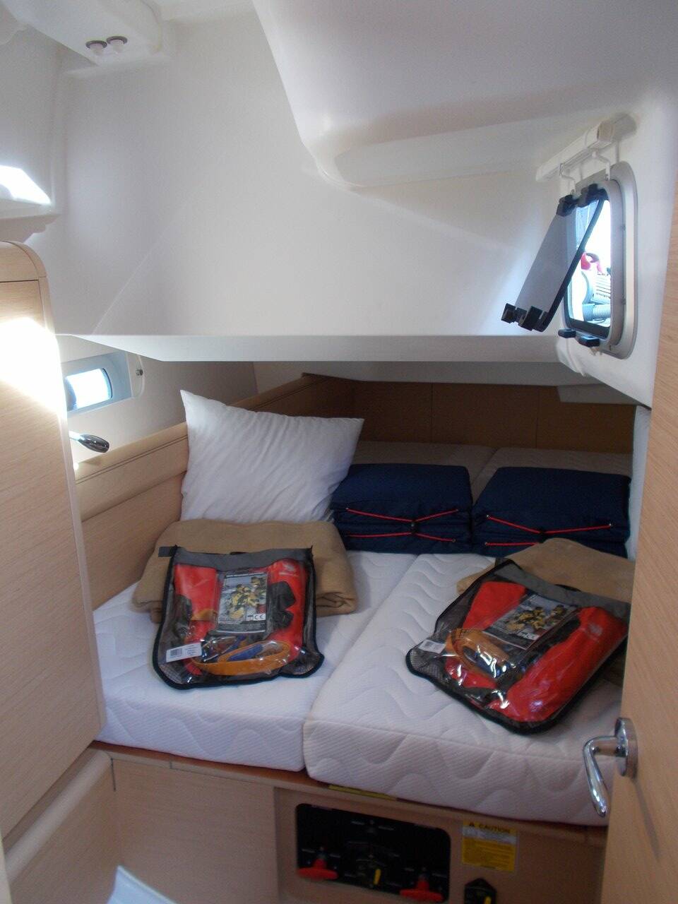 Sun Odyssey 419, 